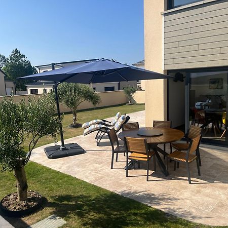 Gouville-sur-Mer Beach House מראה חיצוני תמונה